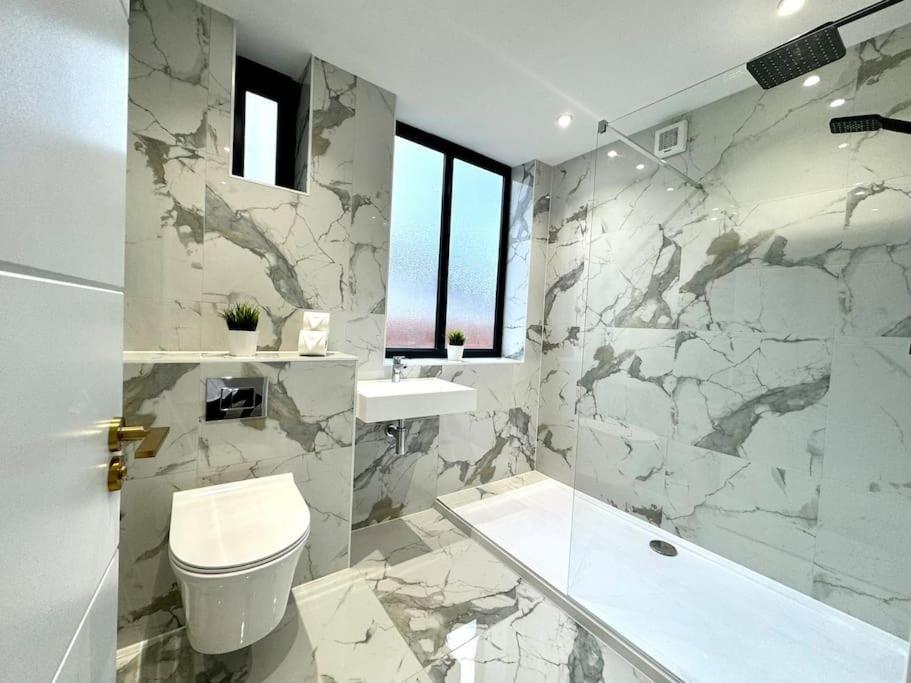 Massive 3 Bedroom - Ground Floor - Near The Beach! Борнмут Экстерьер фото